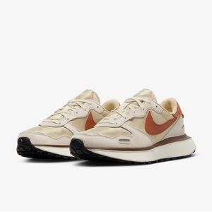 New Women's Nike Phoenix Waffle Sneakers, Size 7